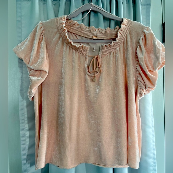 Velvet peach Colored puff sleeve , front tie swing blouse - Picture 1 of 3